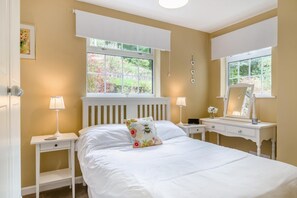 Iron/ironing board, travel cot, free WiFi, bed sheets