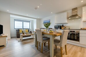 Oven, dishwasher, cookware/dishes/utensils - 2 Bed in Tintagel (oc-p33627) (Tintagel)