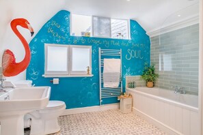 Hair dryer, towels - 3 Bed in Wotton-under-Edge (oc-l33488) (Wotton-under-Edge)