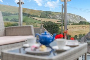 Outdoor dining - 4 Bed in Swanage (oc-wy617) (Swanage)