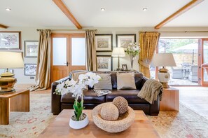 TV, fireplace - 2 Bed in Upper Quinton (oc-p33608) (Mickleton)