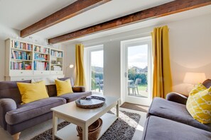 TV, fireplace - 3 Bed in Beadnell (oc-566714) (Swinhoe)