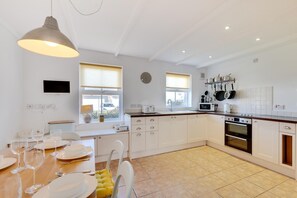 Microwave, oven, dishwasher, high chair - 3 Bed in Beadnell (oc-566714) (Swinhoe)