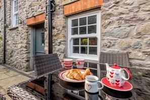 Outdoor dining - 2 Bed in St Davids (oc-30269) (St Davids)
