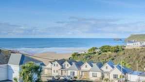 A coastal residential area with houses, a beach, and a view of the sea. - 5 Bed in Polzeath (oc-r33648) (Polzeath)