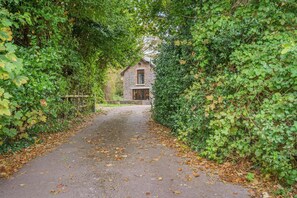 Property grounds - 1 Bed in Porthcawl (oc-46777) (Porthcawl)