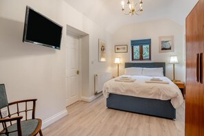 Iron/ironing board, free WiFi, bed sheets - 1 Bed in Porthcawl (oc-46777) (Porthcawl)