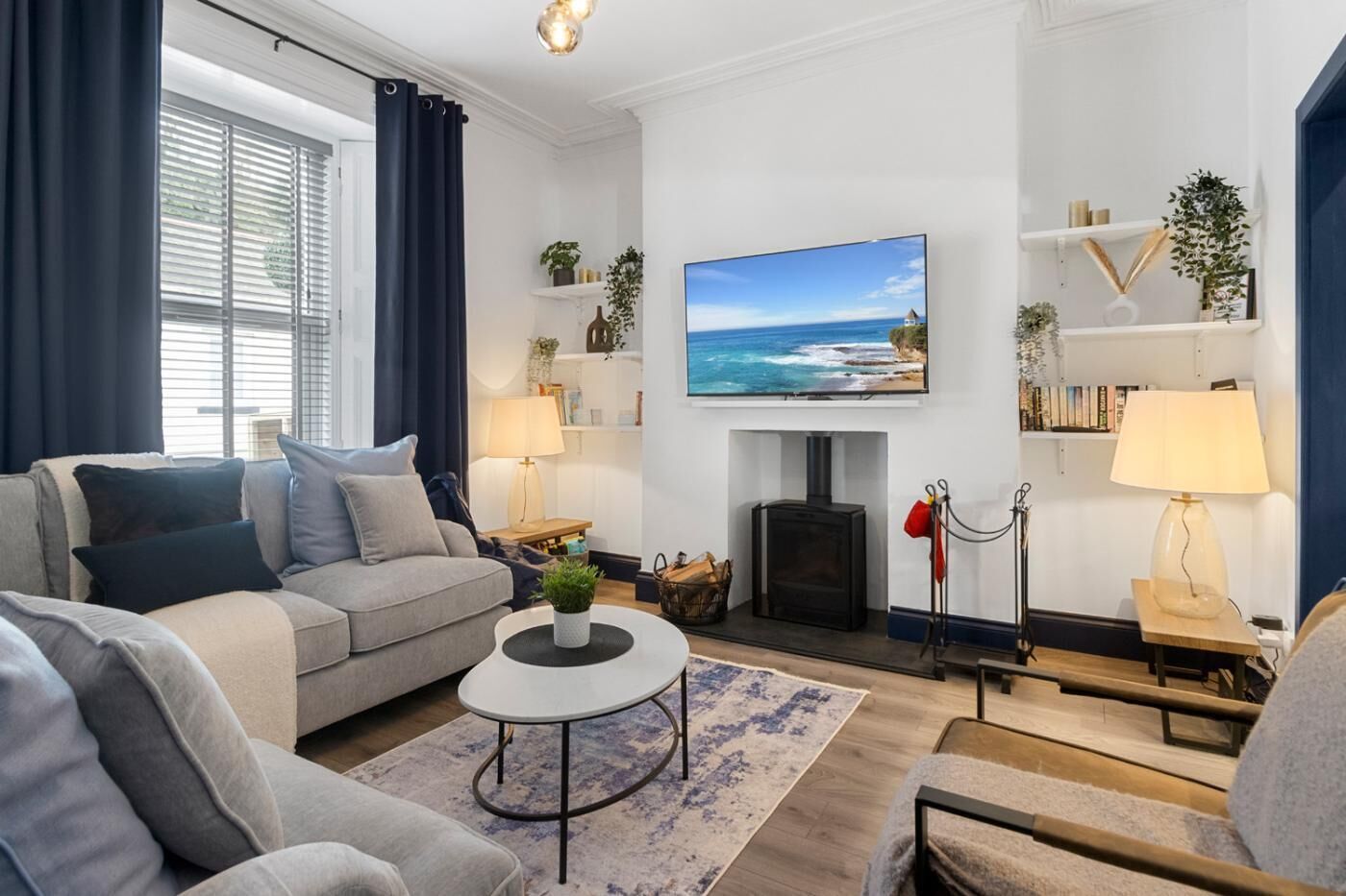 Télévision, cheminée