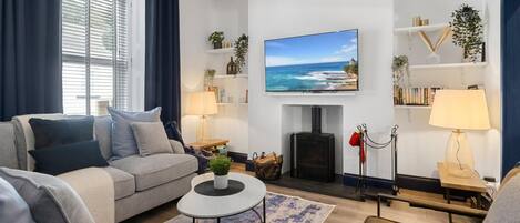 Télévision, cheminée