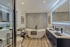Towels - 4 Bed in Brixham (oc-h33642) (Brixham)