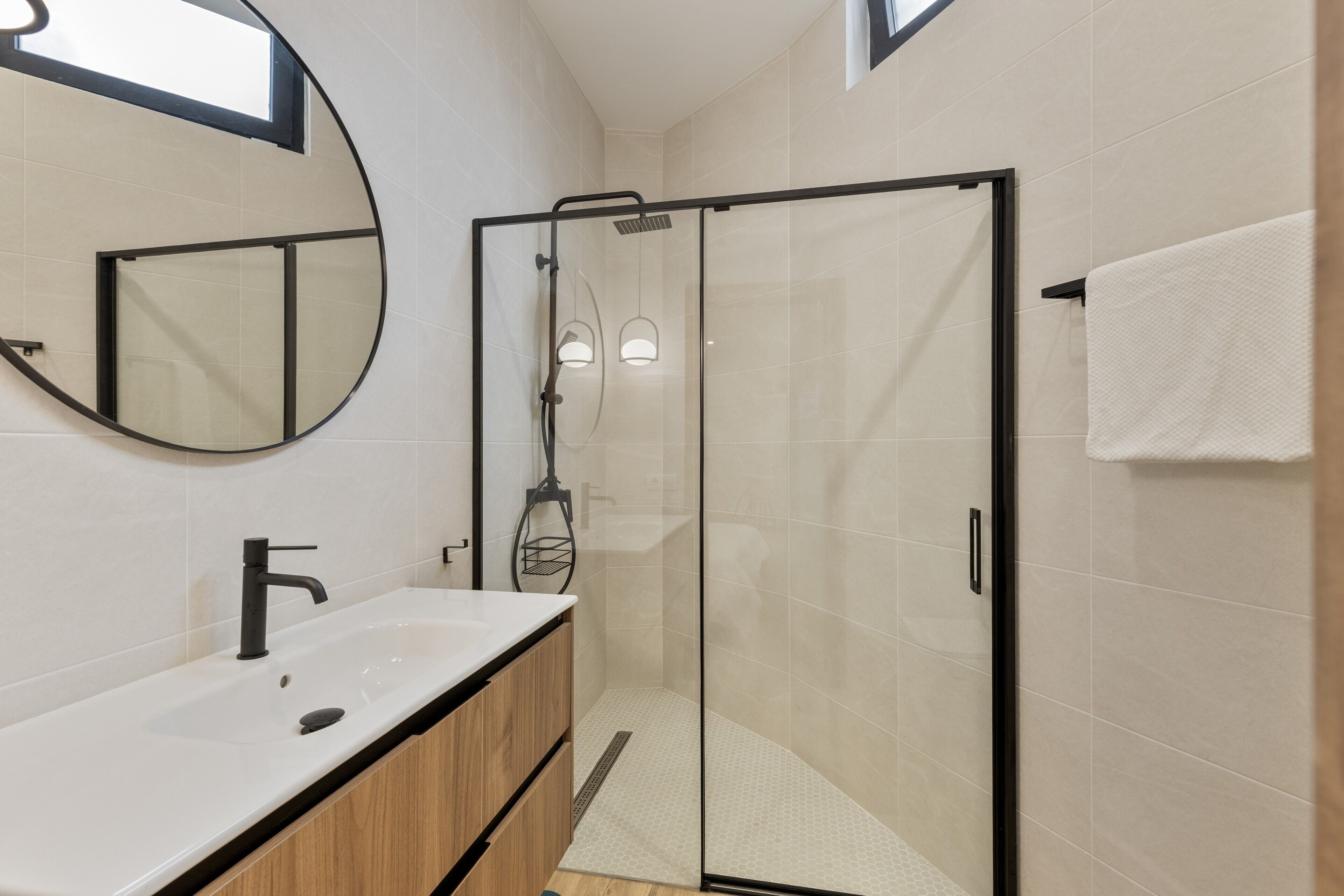 Douche, serviettes fournies