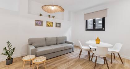 Holiday Apartment '4' with Mountain Views, Shared Terrace and Garden