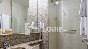Studio Junior, quang cảnh sân vườn | Phòng tắm