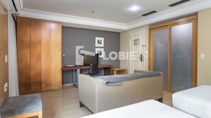 Studio Junior, quang cảnh sân vườn