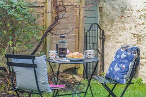 Outdoor dining - 2 Bed in St. Agnes (oc-l33639) (Saint Agnes)