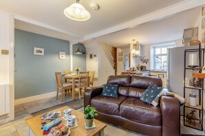 TV, fireplace - 2 Bed in St. Agnes (oc-l33639) (Saint Agnes)