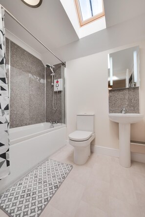 Hair dryer, towels - 2 Bed in Chedgrave (oc-2251) (Chedgrave)