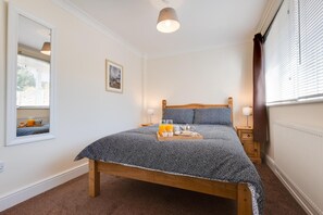 Iron/ironing board, free WiFi, bed sheets