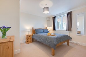 Iron/ironing board, free WiFi, bed sheets - 3 Bed in Chedgrave (oc-2252) (Chedgrave)