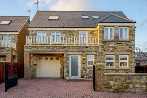 Exterior detail - 4 Bed in North Sunderland (oc-gd1890) (North Sunderland)