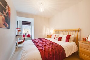 1 slaapkamer, een strijkplank/strijkijzer, gratis wifi, beddengoed