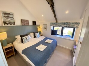 Iron/ironing board, travel crib, free WiFi, bed sheets