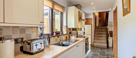 微波炉、烤箱、洗碗机、高脚椅