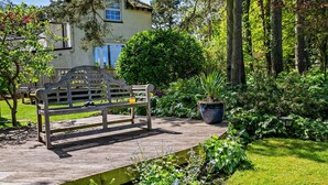 A wooden deck with a bench and a potted plant. - 1 Bed in Embleton (oc-566732) (Embleton)