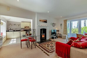 TV, fireplace - 1 Bed in Embleton (oc-566732) (Embleton)
