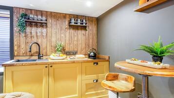 Microwave, oven, cookware/dishes/utensils