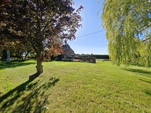 Property grounds - 1 Bed in Yaxham (oc-w33631) (Mattishall)