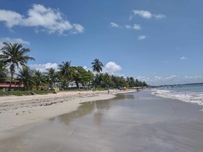 Beach nearby, sun-loungers - Casa_De_Veraneio_Tamandare_Pe Requinte e Conforto (Tamandaré)
