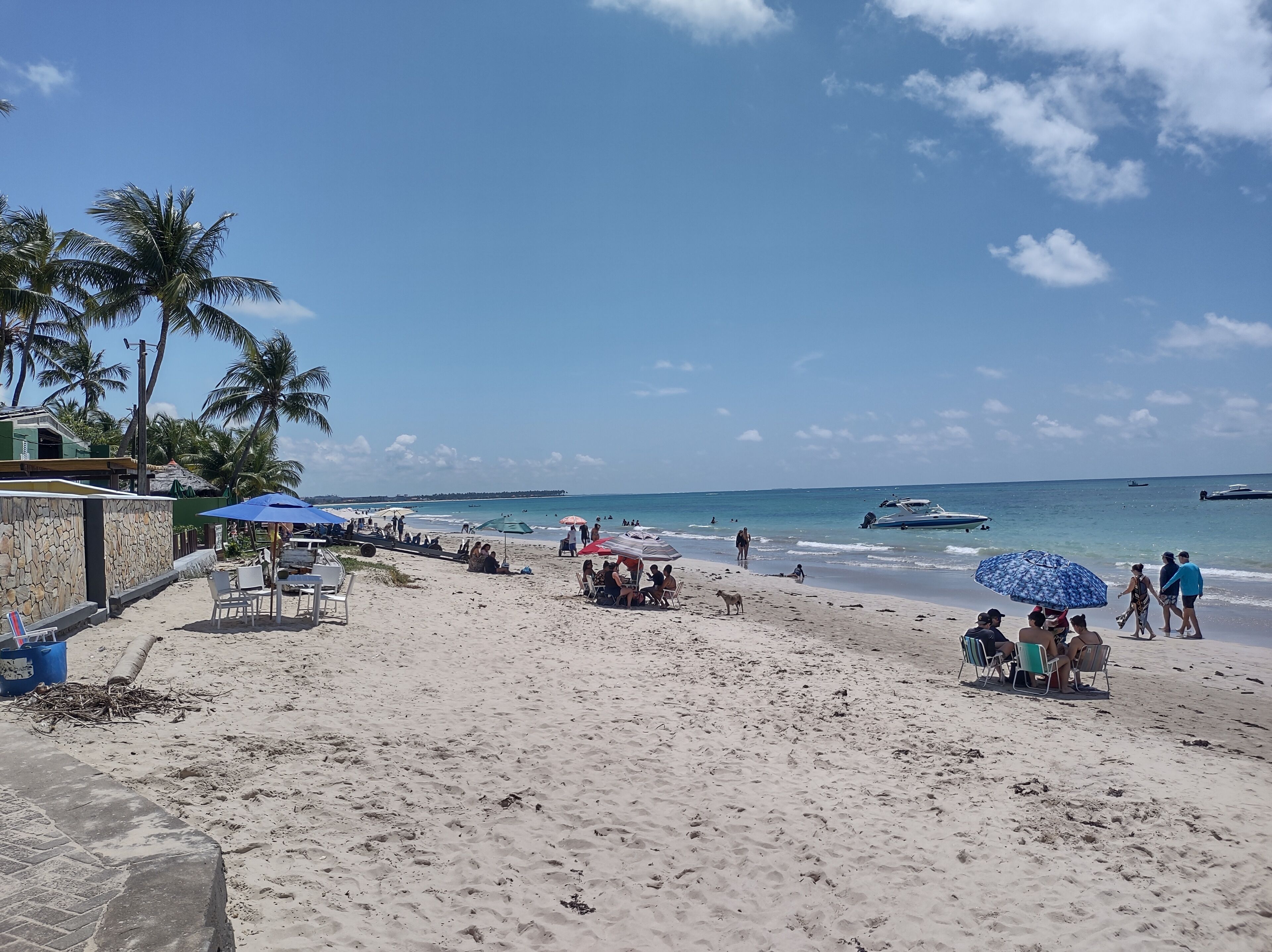 Plage à proximité, chaises longues