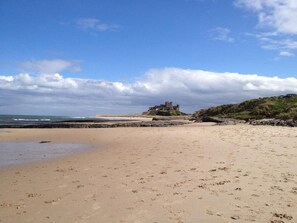 Beach - 2 Bed in Bamburgh (oc-586127) (Bamburgh)