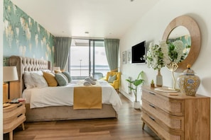 Iron/ironing board, free WiFi, bed sheets - 2 Bed in Torquay (oc-o33463) (Torquay)