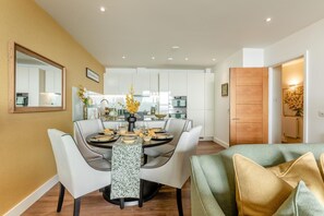 Dining - 2 Bed in Torquay (oc-o33463) (Torquay)