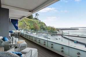 Outdoor dining - 2 Bed in Torquay (oc-a33462) (Torquay)