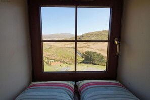 3 bedrooms, iron/ironing board, travel cot, free WiFi - 3 Bed in Aberystwyth (oc-492516) (Aberhosan)
