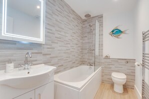 Hair dryer, towels - 2 Bed in Beadnell (oc-566401) (Beadnell)