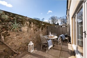 Outdoor dining - 2 Bed in Beadnell (oc-566401) (Beadnell)
