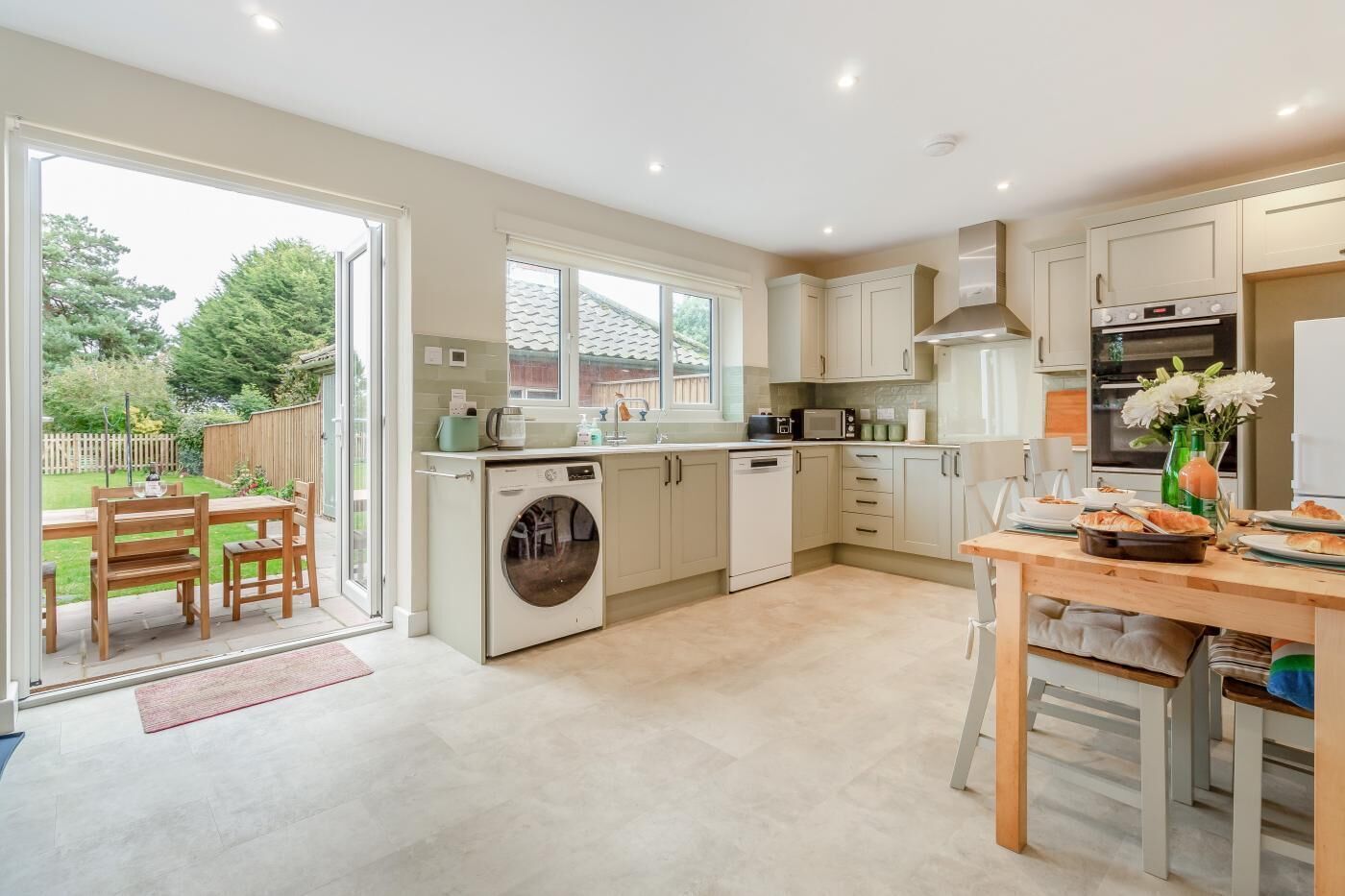 Micro-ondes, four, lave-vaisselle