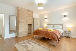 Iron/ironing board, travel cot, free WiFi, bed sheets - 2 Bed in Fincham (oc-t33561) (Fincham)
