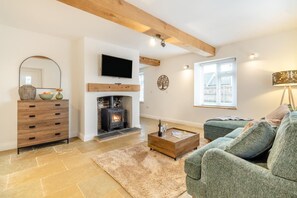 TV, fireplace - 2 Bed in Fincham (oc-t33561) (Fincham)