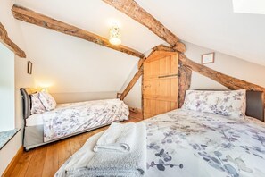 Iron/ironing board, free WiFi, bed sheets