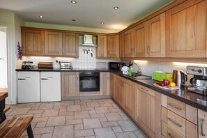 Microwave, oven, dishwasher, high chair - 3 Bed in Nr Beadnell (oc-566800) (Beadnell)