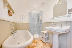 Hair dryer, towels - 3 Bed in Dunstan (oc-566780) (Dunstan)