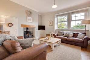 TV, fireplace - 3 Bed in Dunstan (oc-566780) (Dunstan)