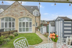 Outdoor dining - 3 Bed in Beadnell (oc-566762) (Beadnell)