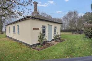 Exterior - 2 Bed in Bressingham (oc-f33646) (Bressingham)