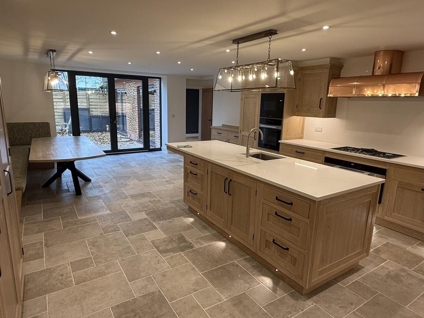 ميكروويف، فرن، غسالة أطباق، كرسي للأطفال